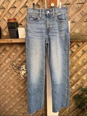Joe’s Jeans The Callie Cropped Bootcut. Carpe Diem Lt. wash. Raw hem Size 25
NWT